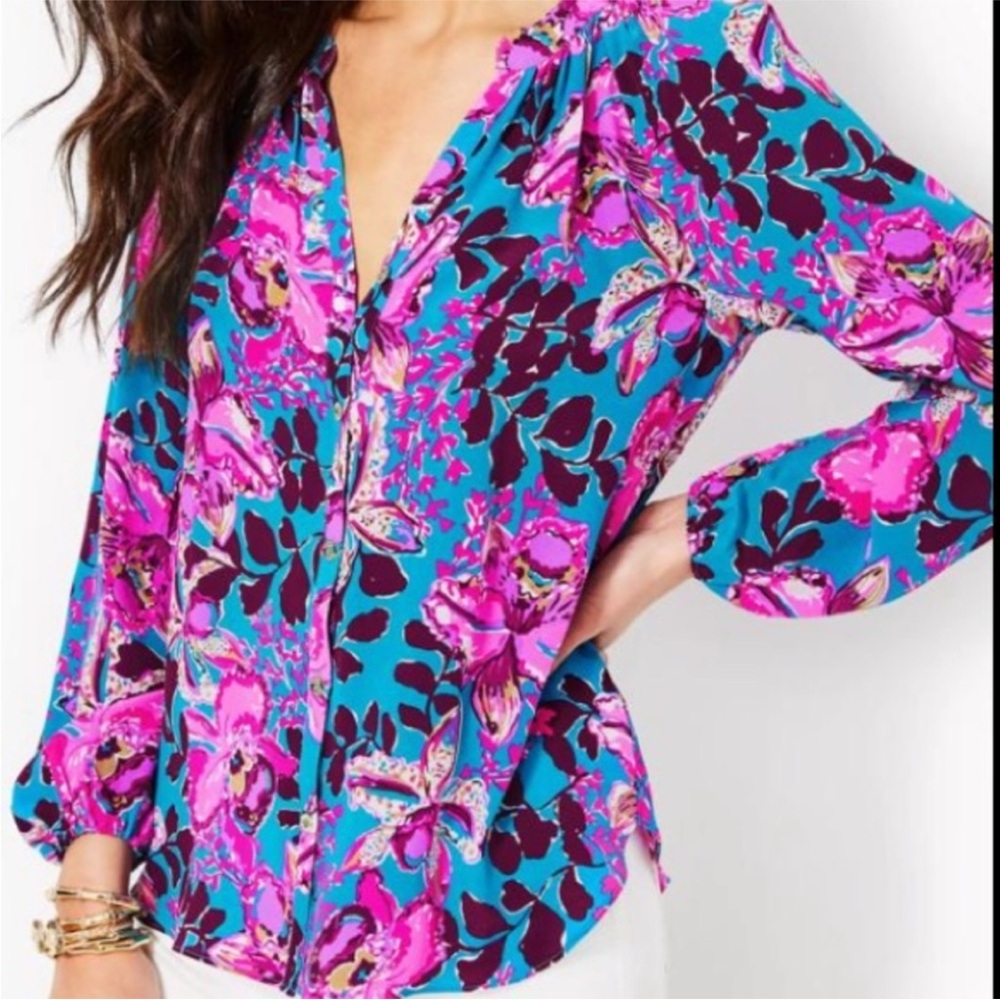 Only worn once for a few hours. Smoke free, very clean home. Item is like new!